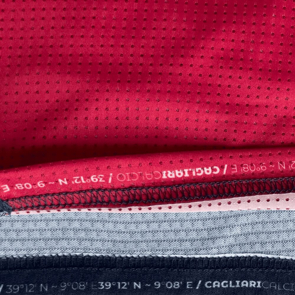 Camisa Cagliari Home 25/26 - Eye - Torcedor - Masculina - Lançamento