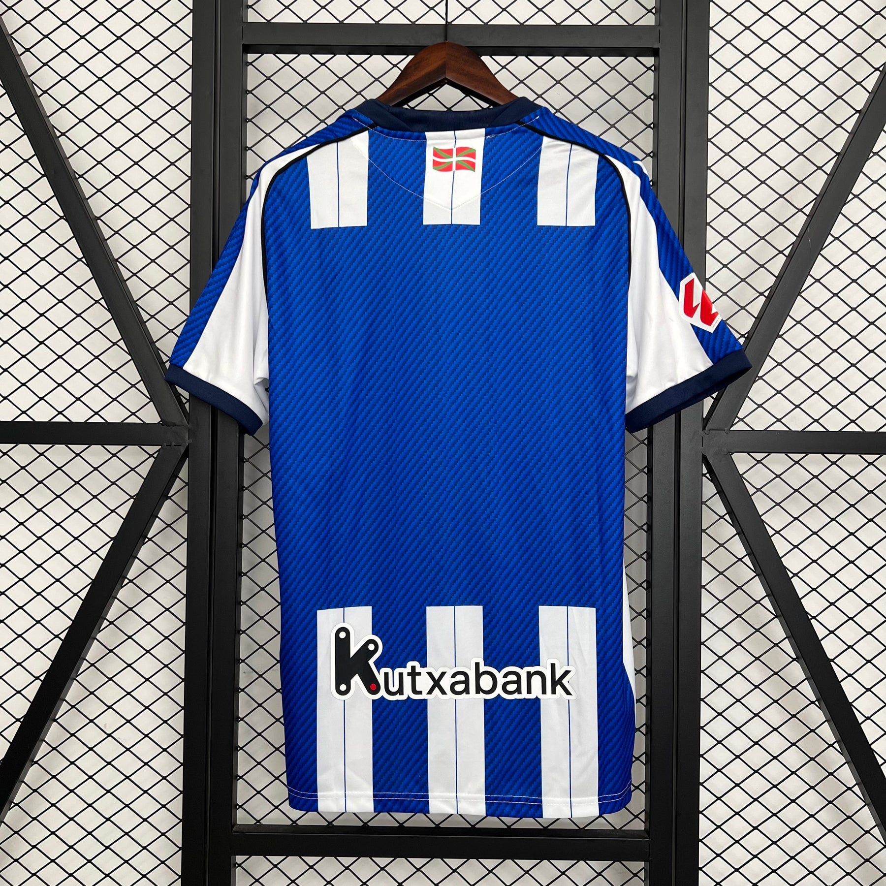 Camisa Real Sociedad Home 25/26 - Macron - Torcedor - Masculina